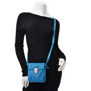 Vintage Delvaux blue crossbody bag for the best price at Labellov webshop. Safe and secure online shopping with 100% authenticity. Vintage Delvaux bleu crossbody bag pour le meilleur prix.