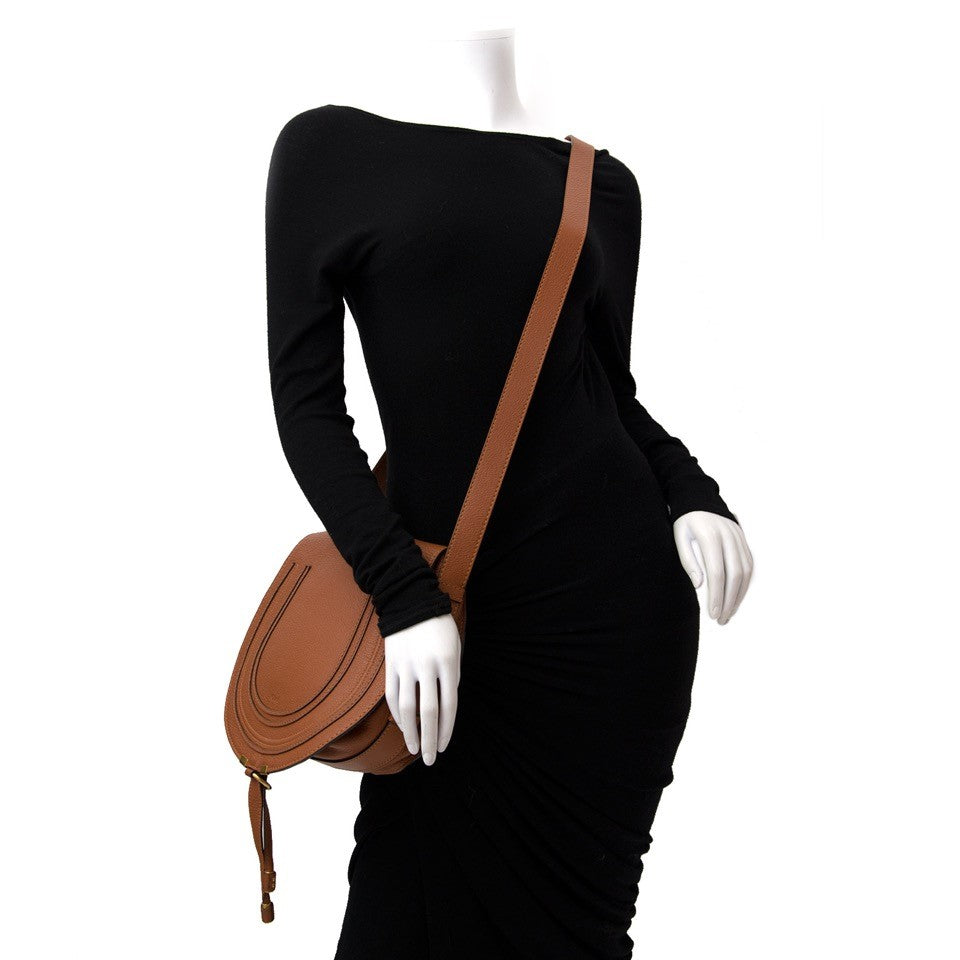 Vintage Chloé brun saddle bag for the best price at Labellov webshop. Safe and secure online shopping with 100% authenticity. Vintage Chloé brun sac de selle pour le meilleur prix.