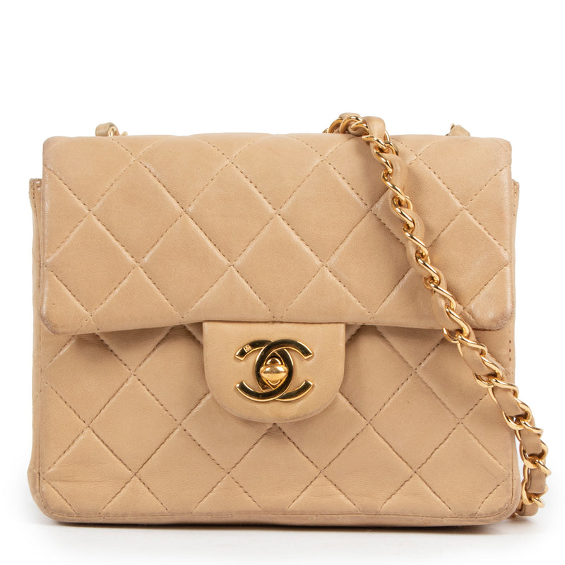 100% authentic vintage designer Chanel bag for the best price at labellov secondhand luxury for the best price at Labellov.