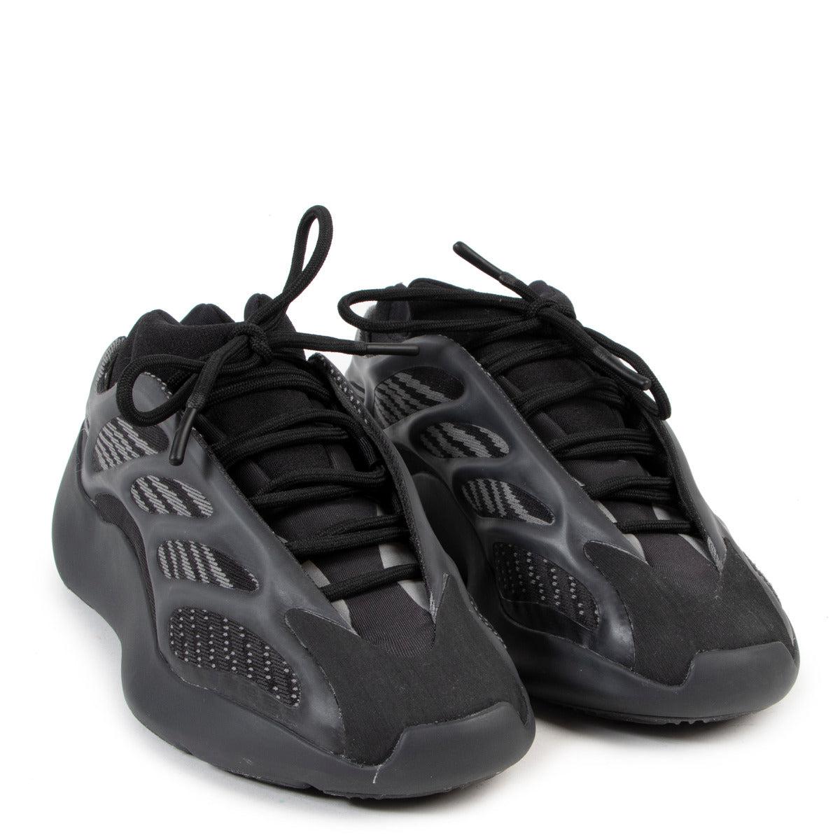 Adidas Yeezy Boost 700 v3 “Alvah” Black Sneakers 100% authentic at Labellov secondhand luxury
