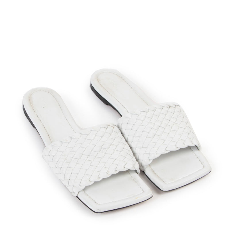 shop authentic second hand luxury designer Bottega Veneta White Intrecciato Flat Sandals at Labellov