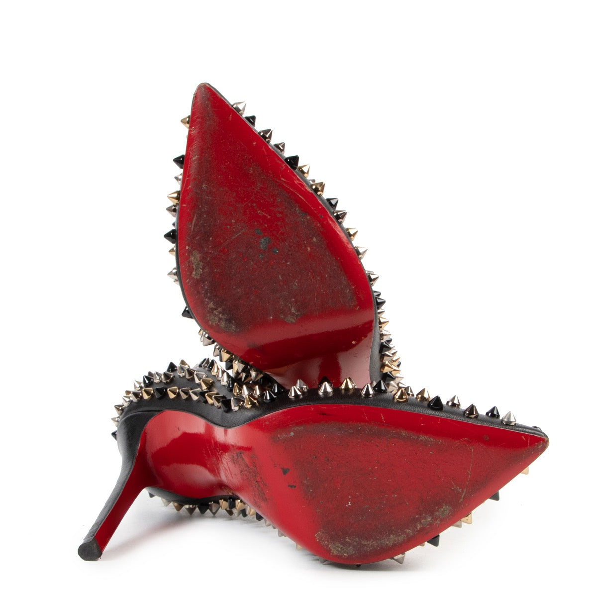 Online kopen van tweedehands Christian Louboutin Black Spikes Studded Pigalle Pompen Maat 38,5 in zeer goede staat.