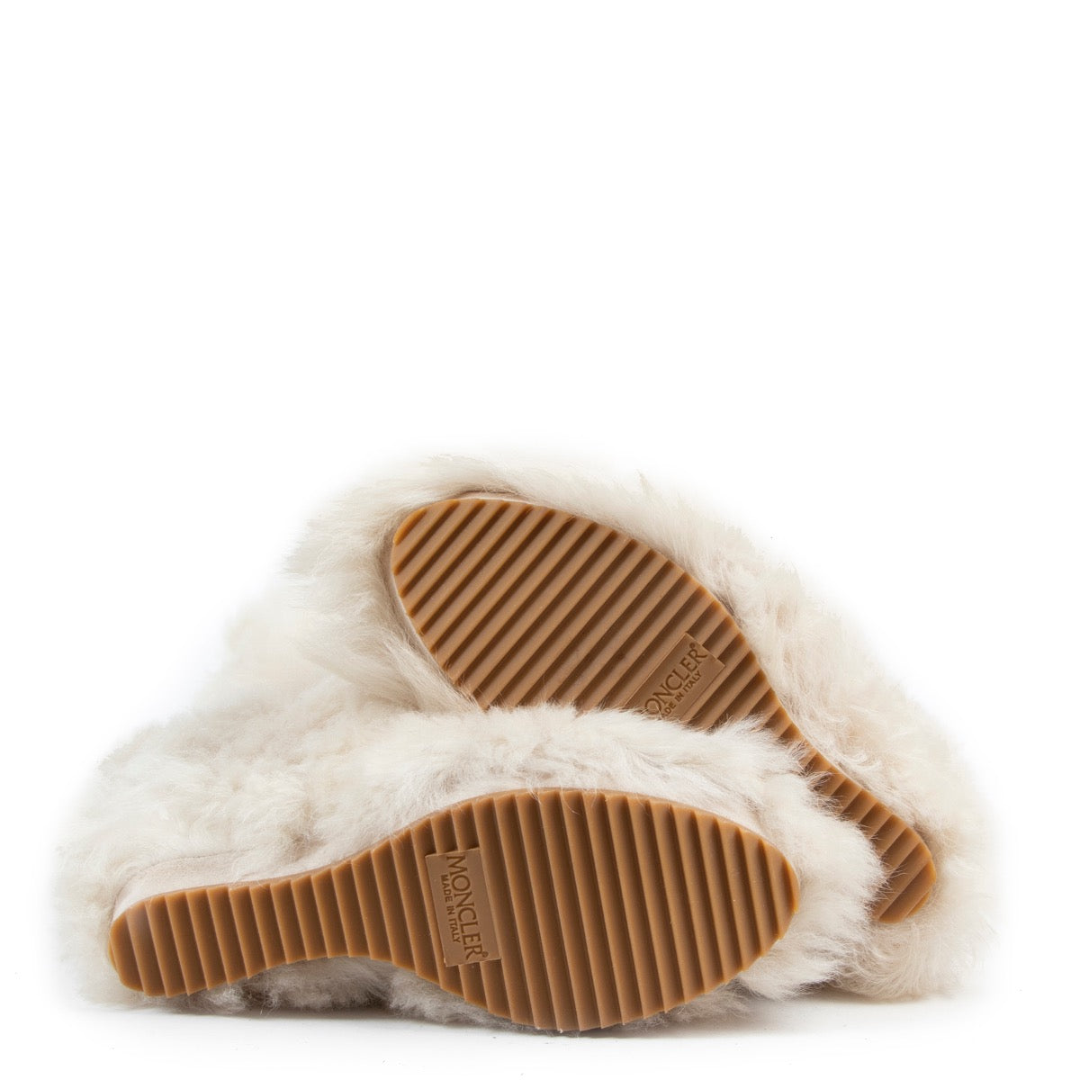 Achetez en ligne d'authentiques bottes Moncler d'occasion en fourrure blanche de Grenoble, taille 38, en très bon état.