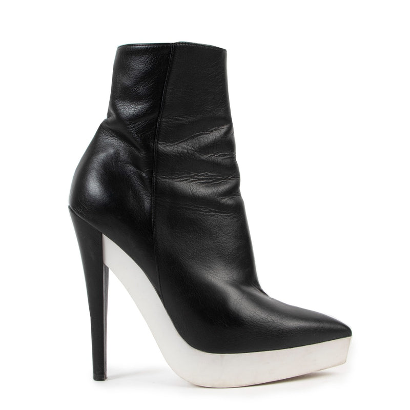 STELLA McCARTNEY black platform ankle boots in very good condition.