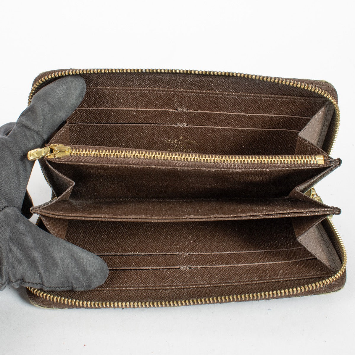 Authentic Second Hand Louis Vuitton Mini Lin Brown Zippy Wallet on Labellov.com