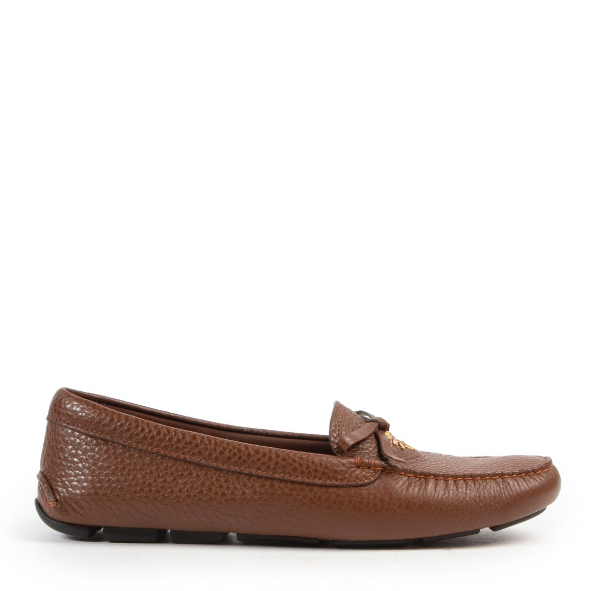 Shop online authentic brown Prada loafers at the right price in size 41.