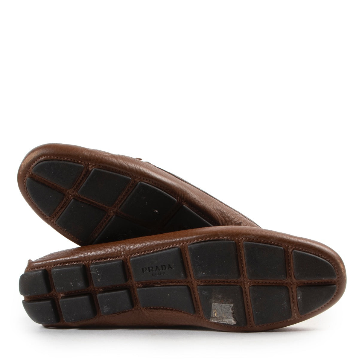 Shop online authentic brown Prada loafers at the right price in size 41.