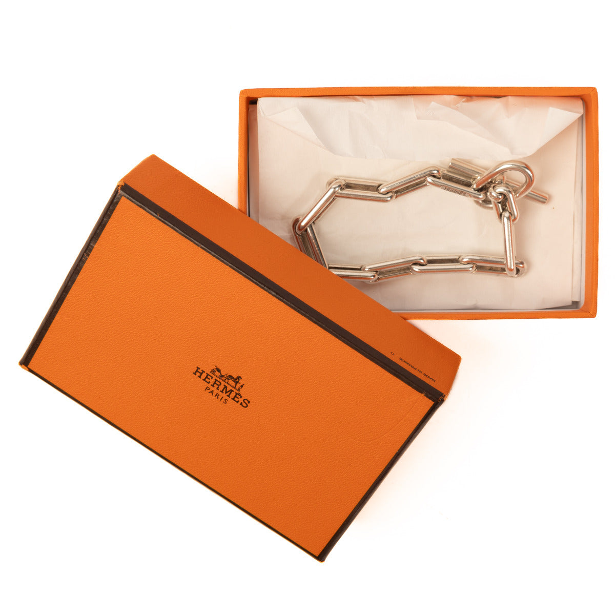 Bent u op zoek naar een authentieke designer Hermès Sterling Silver Elongated Oval Link Bracelet? Wij helpen u graag verder.