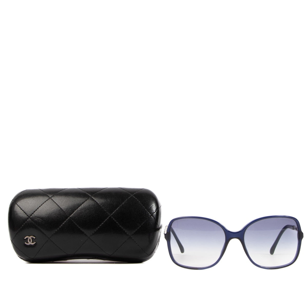 Shop safe online at Labellov in Antwerp, Brussels and Knokke these 100% authentic second hand Chanel Blue acetate Sunglasses