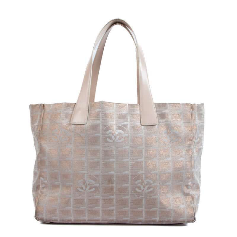 Chanel CC Travel Line Metallic Rose Shoulder Bag for the best price at Labellov secondhand luxury in Antwerp
