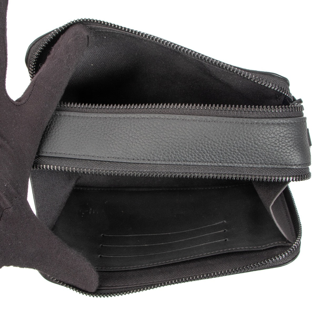 Shop safe online at Labellov this 100% authentic second hand Louis Vuitton Black Wearable Wallet crossbody