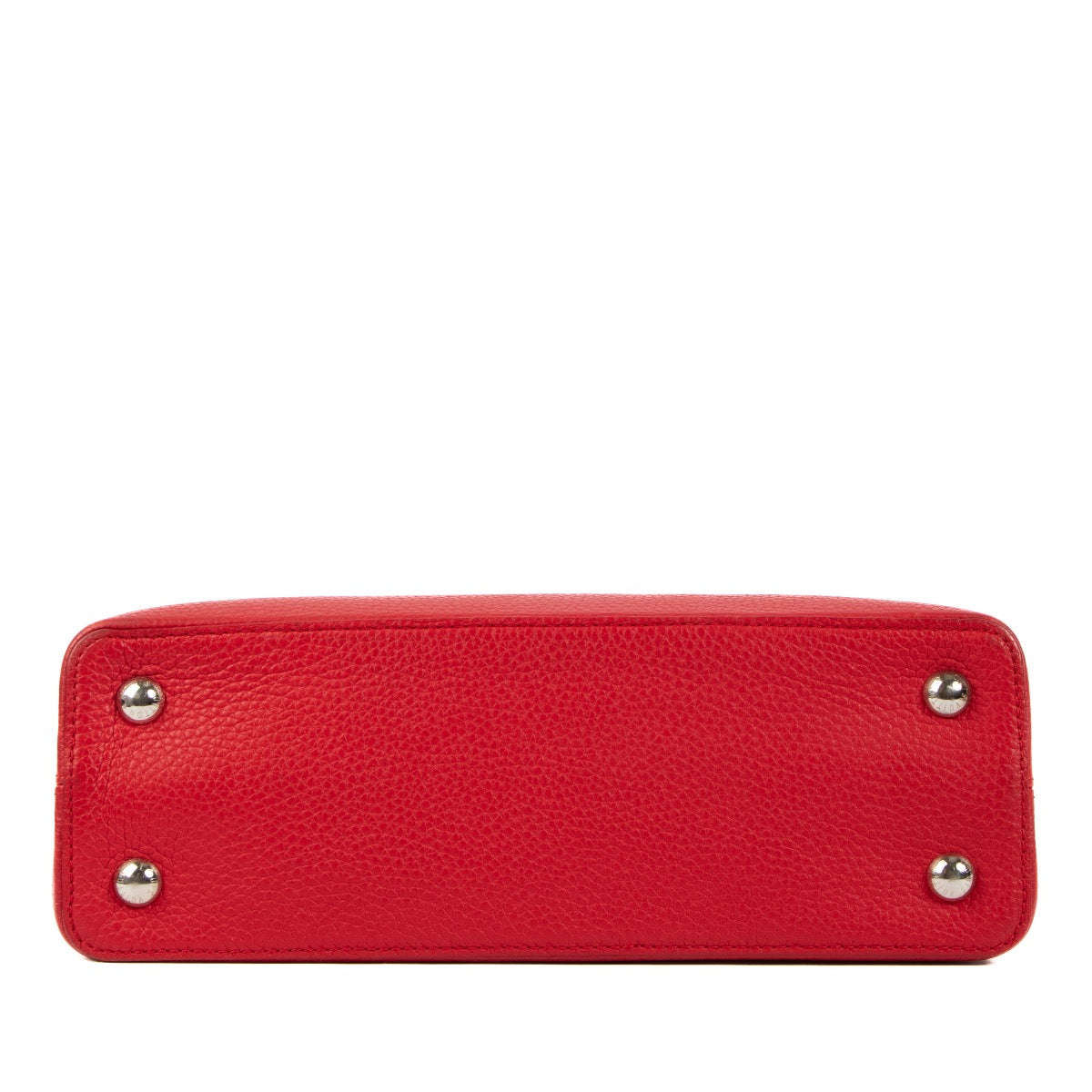 Shop safe online at Labellov in Antwerp, Brussels and Knokke this 100% authentic second hand Louis Vuitton Red Taurillon Leather Capucines MM