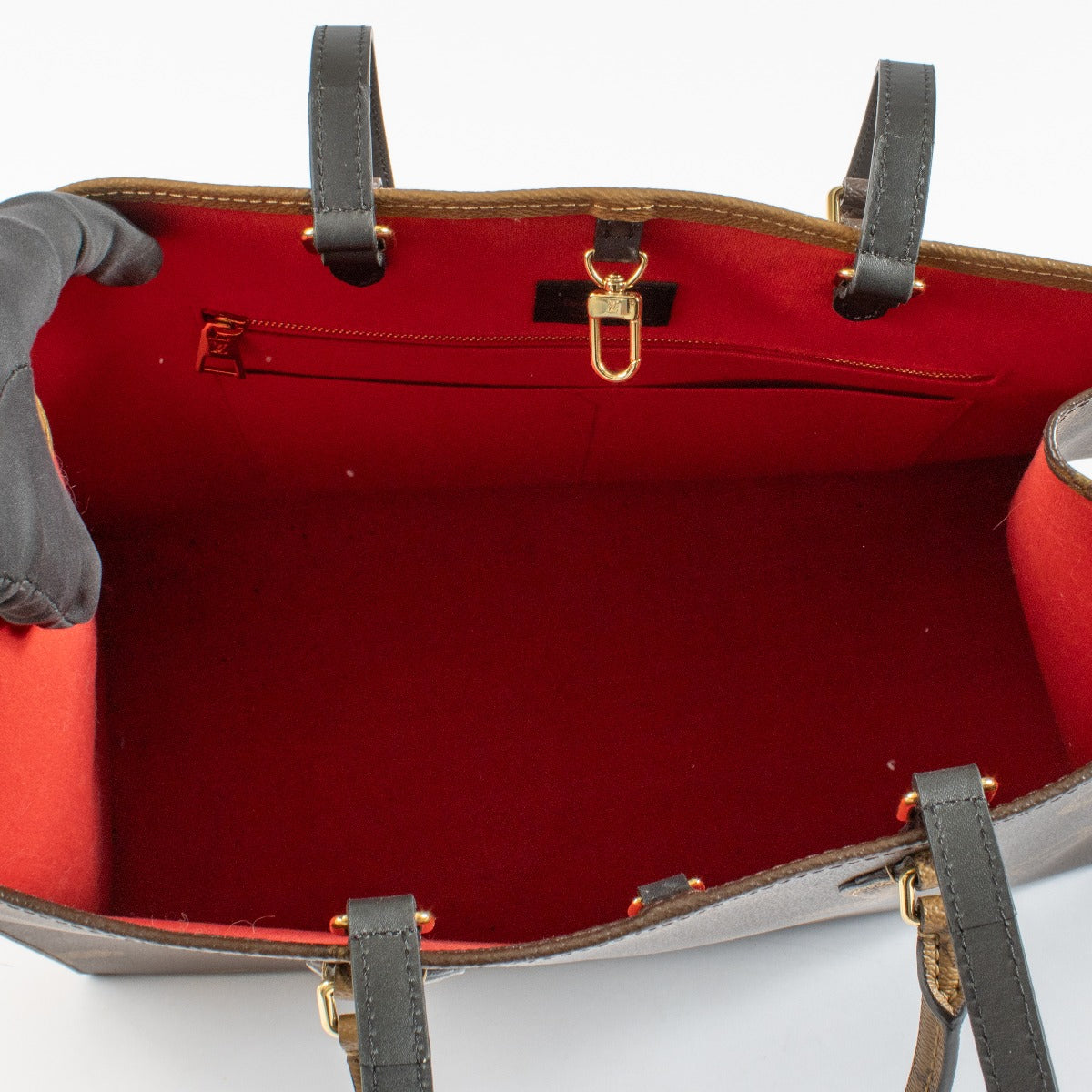 Authentic pre-loved Louis Vuitton OnTheGo GM Bag on Labellov.com