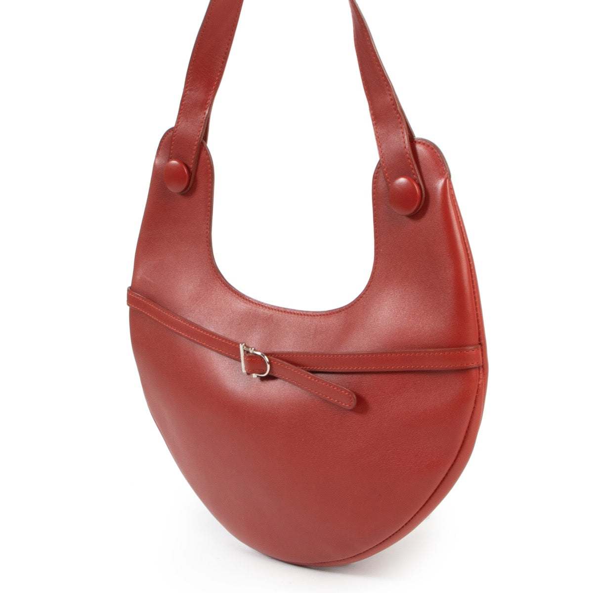 Koop veilig online op labellov.com Delvaux schoudertas in rood leder.