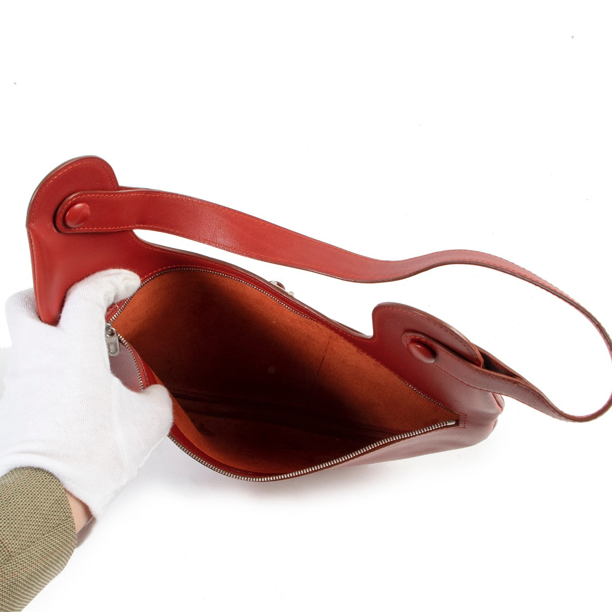 Buy safe online at Labellov.com Red leather Delvaux shoulder bag.
