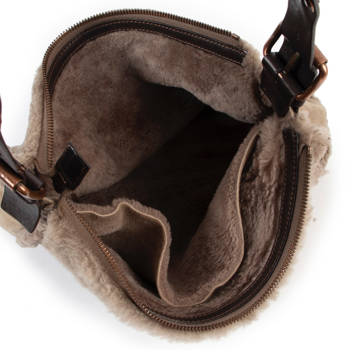 Buy these Celine Beige Top handle for a reasonable price at Labellov online or in store. Koop deze Celine Beige Top handle voor een redelijke prijs bij Labellov online of in de winkel.