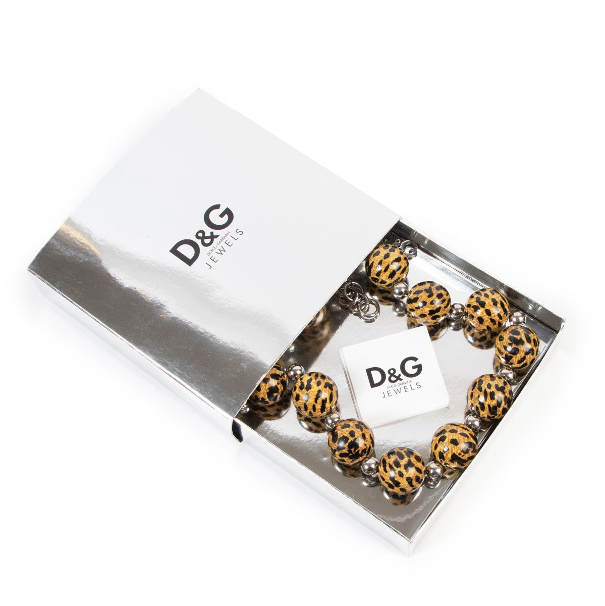 Buy these Dolce & Gabbana Silver Necklace for a reasonable price at Labellov online or in store. Koop deze Dolce & Gabbana Silver Necklace voor een redelijke prijs bij Labellov online of in de winkel.