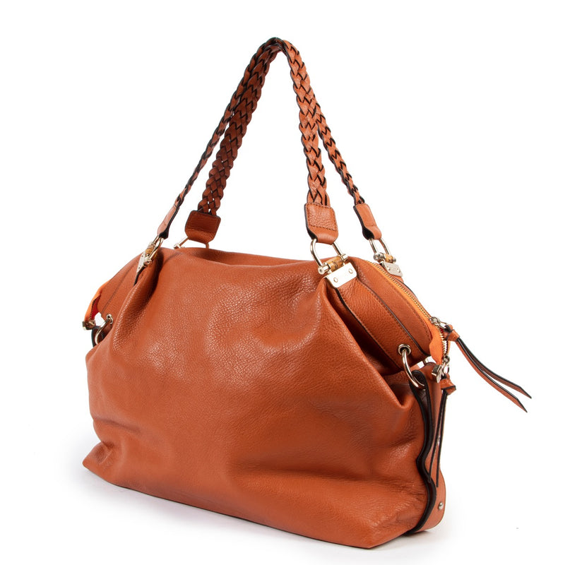 Buy these Gucci Orange Leather Shoulder bag for a reasonable price at Labellov online or in store. Koop deze Gucci Orange Leather Shoulder bag voor een redelijke prijs bij Labellov online of in de winkel.