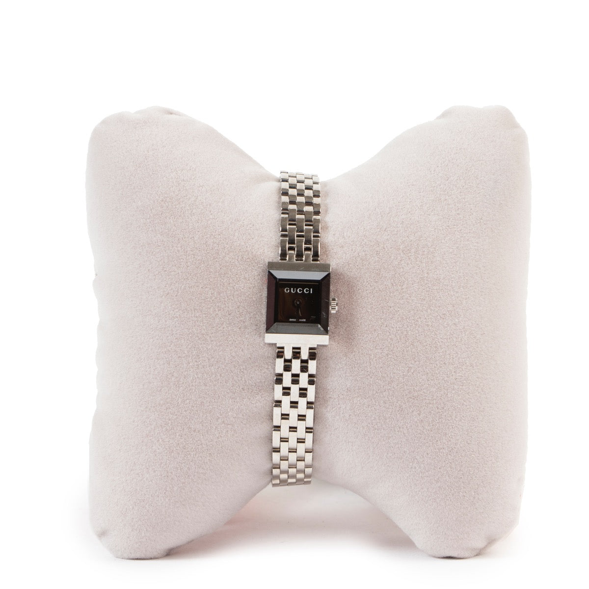 Buy these Gucci Silver Watch for a reasonable price at Labellov online or in store. Koop deze Gucci Silver Watch voor een redelijke prijs bij Labellov online of in de winkel.