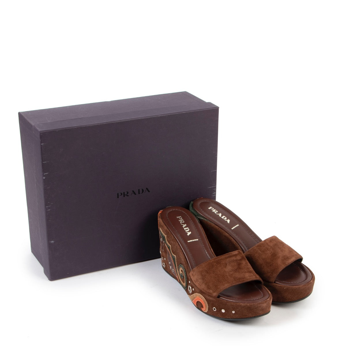 Buy these Prada Brown Sandals- Size 39 1/2 for a reasonable price at Labellov online or in store. Koop deze Prada Brown Sandals- Size 39 1/2 voor een redelijke prijs bij Labellov online of in de winkel.