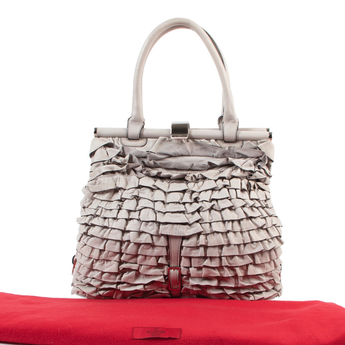 Buy these Valentino Grey Ruffle Shoulder bag for a reasonable price at Labellov online or in store. Koop deze Valentino Grey Ruffle Shoulder bag voor een redelijke prijs bij Labellov online of in de winkel.