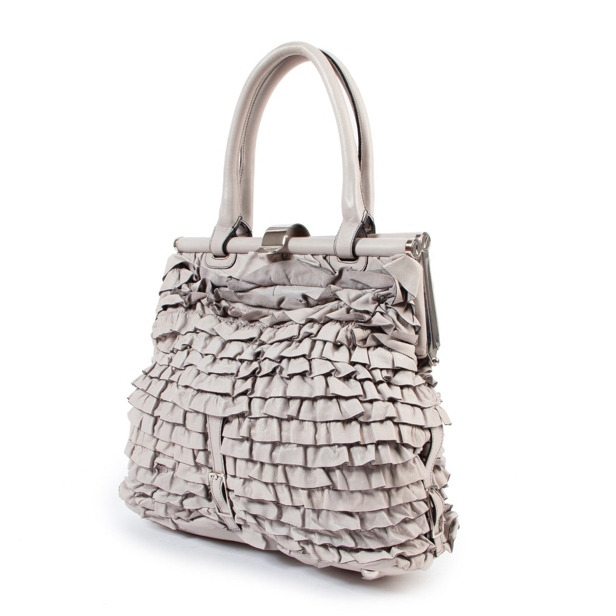 Buy these Valentino Grey Ruffle Shoulder bag for a reasonable price at Labellov online or in store. Koop deze Valentino Grey Ruffle Shoulder bag voor een redelijke prijs bij Labellov online of in de winkel.