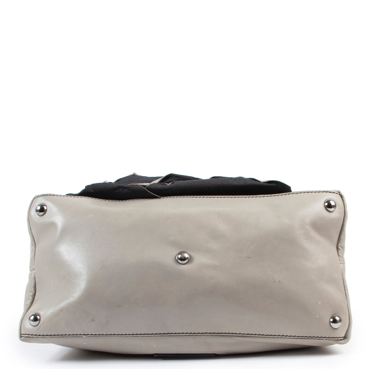 Buy these Valentino Grey Shoulder bag for a reasonable price at Labellov online or in store. Koop deze Valentino Grey Shoulder bag voor een redelijke prijs bij Labellov online of in de winkel.