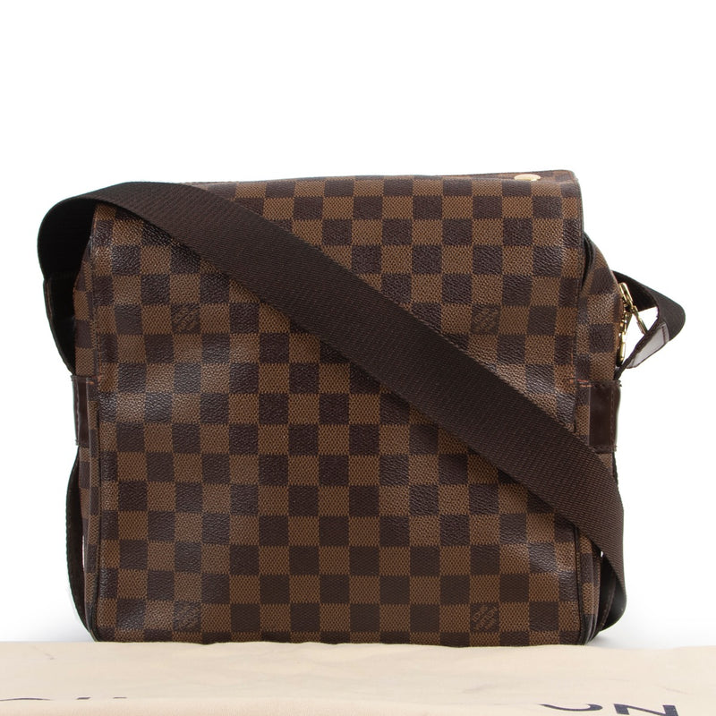 Shop safe online 100% authentic second hand Louis Vuitton Damier Ebene Canvas Naviglio Crossbody at the right price at Labellov in Antwerp.