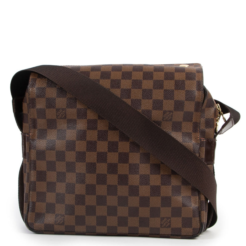 Shop safe online 100% authentic second hand Louis Vuitton Damier Ebene Canvas Naviglio Crossbody at the right price at Labellov in Antwerp.