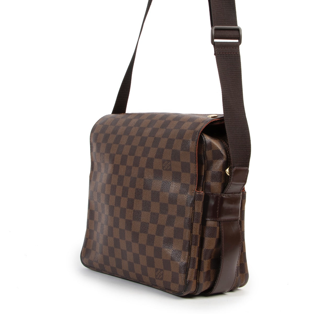 Shop safe online 100% authentic second hand Louis Vuitton Damier Ebene Canvas Naviglio Crossbody at the right price at Labellov in Antwerp.