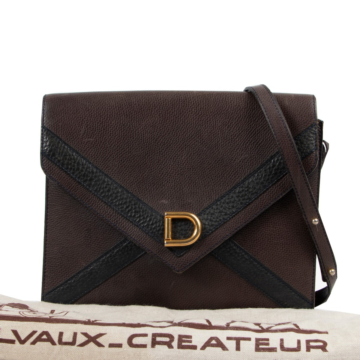 Get this Delvaux Brown Crossbody at Labellov. Buy and sell your designer items for a reasonable price and with excellent service in Antwerp