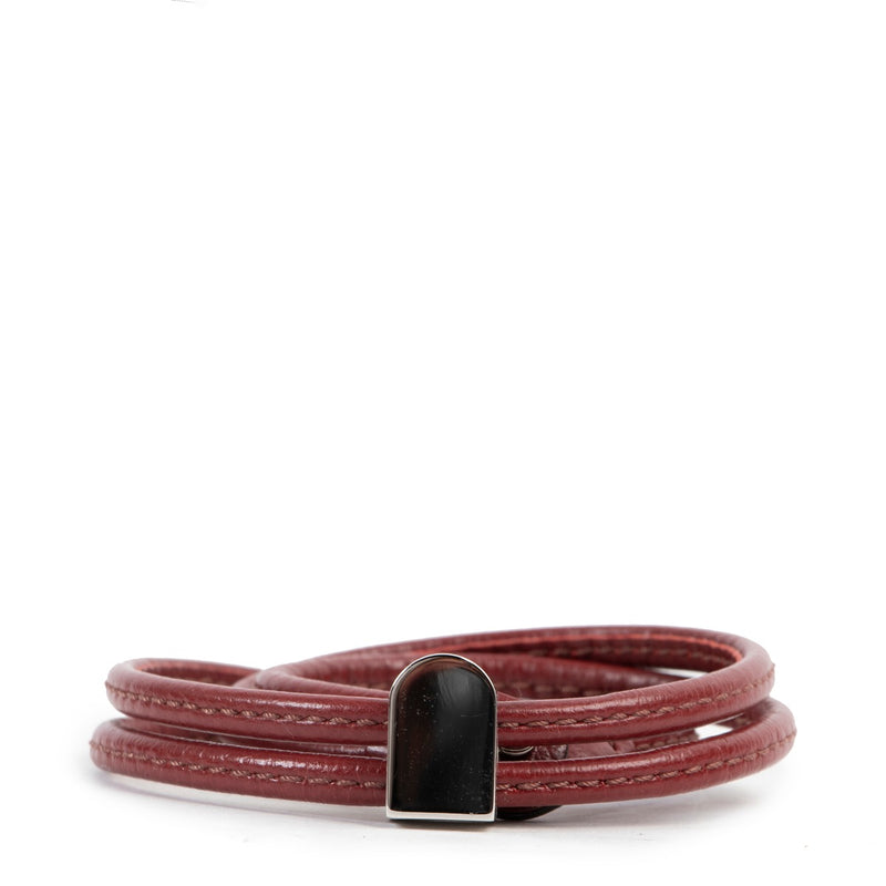 Delvaux Red Leather Necklace at Labellov online or in store available for a reasonable price and in good condition. Get them now!