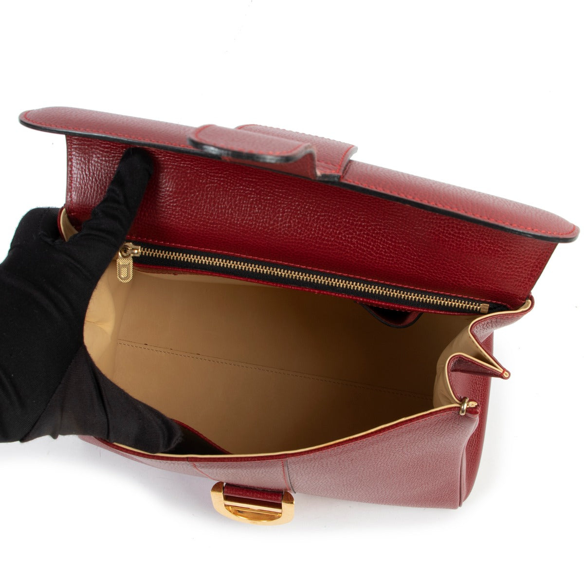 Delvaux Red Brillant MM jumping at Labellov online or in store available for a reasonable price and in good condition. Get them now!