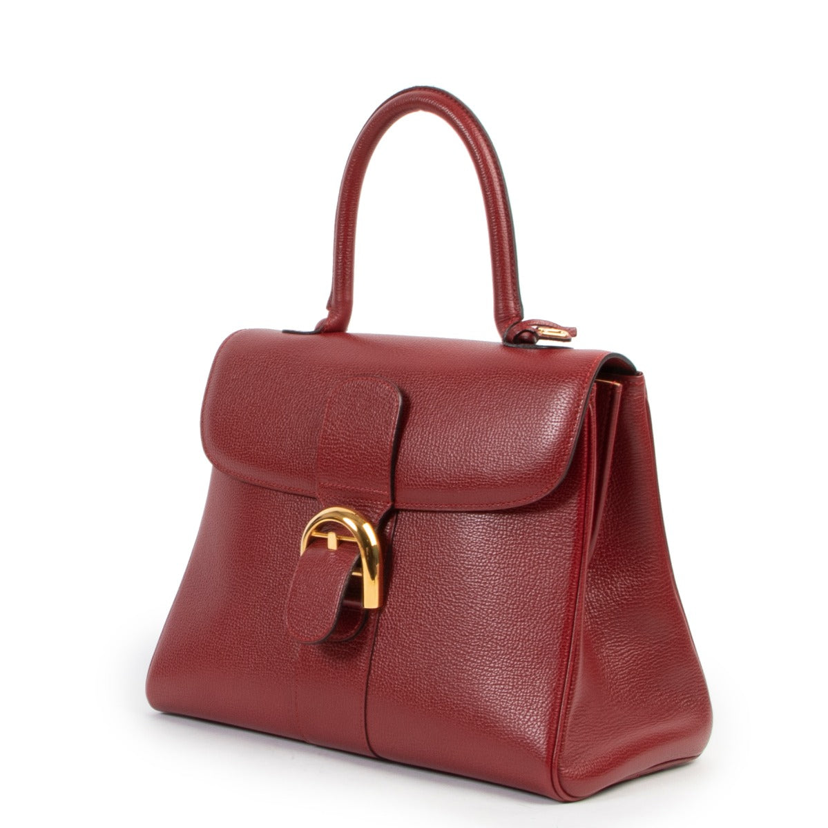 Delvaux Red Brillant MM jumping at Labellov online or in store available for a reasonable price and in good condition. Get them now!