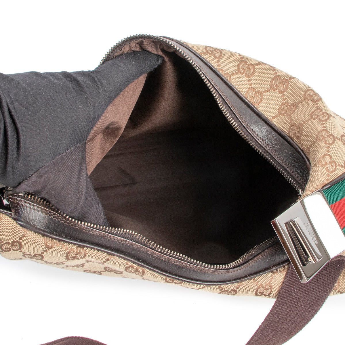 Gucci Monogram Shoulder bag at Labellov online or in store available for a reasonable price and in good condition. Get them now!