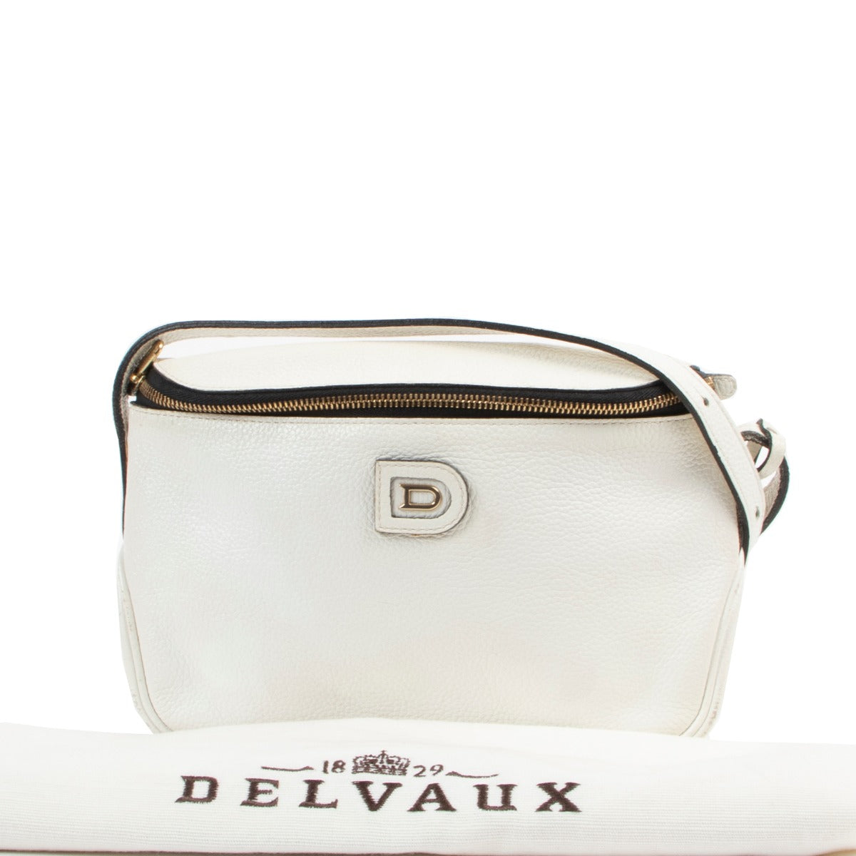 Get this Delvaux White Crossbody at Labellov online or in store in the Verlatstraat of Antwerp. This Delvaux White Crossbody is in good condition.