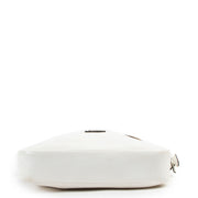 Get this Delvaux White Crossbody at Labellov online or in store in the Verlatstraat of Antwerp. This Delvaux White Crossbody is in good condition.