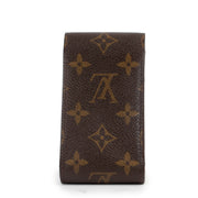 Get this Louis Vuitton Monogram Cigarette Case at Labellov online or in store. This Louis Vuitton Monogram Cigarette Case is in very good condition, with no immediate sign of use.