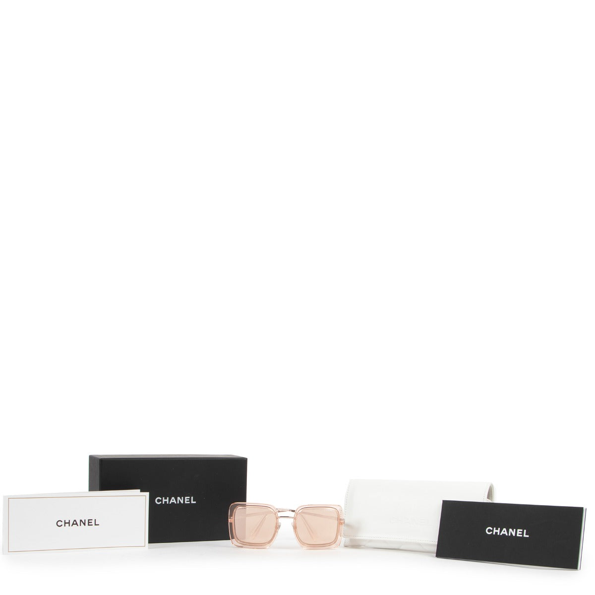 Buy these Chanel Pink Sunglasses in very good condition, with small sign of use for a reasonable price. Buy them online or in store at Labellov Antwerp