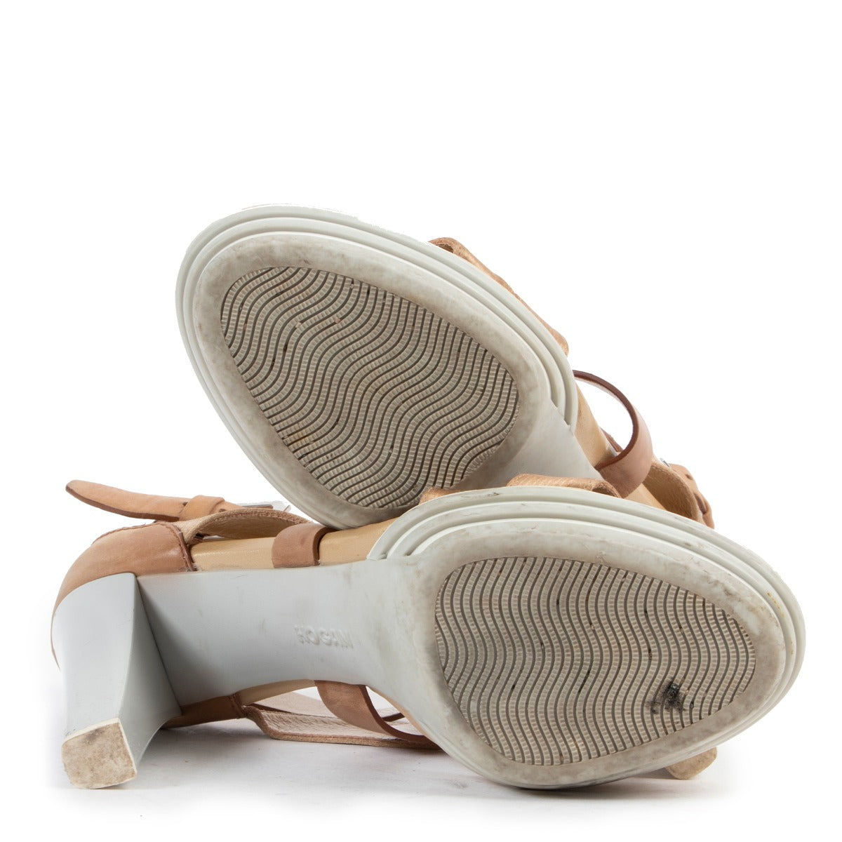 Original Hogan Beige Shiny Leather Heels in Size 37 on Labellov vintage site for 2nd hand designer goods now online
