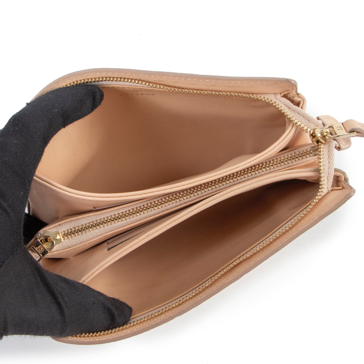 Delvaux Allure Beige Trio Wallet 100% authentic Delvaux pieces. Buy this wallet safely here!