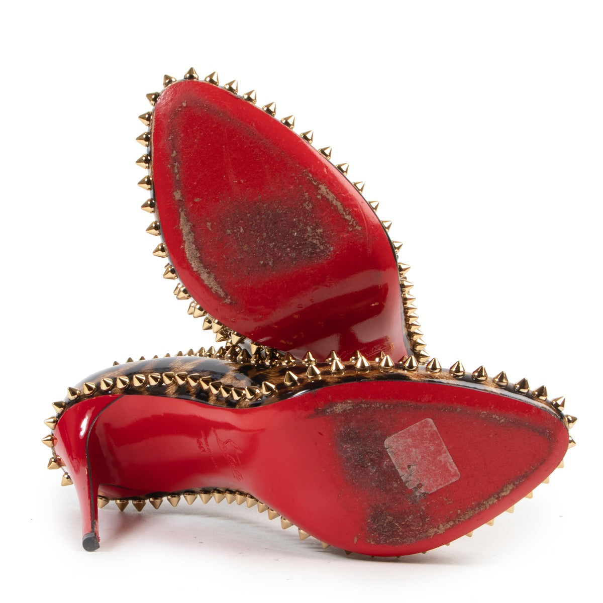 Achetez une pompe dorispiky d'occasion en cuir verni Léopard de Christian Louboutin en très bon état.