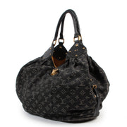 Online kopen van een authentieke tweedehands Louis Vuitton denim schouder handtas in zwart monogram jeans.
