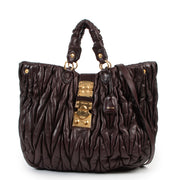 Koop authentieke tweedehands Miu Miu handtas in bruin leer met juiste prijs.