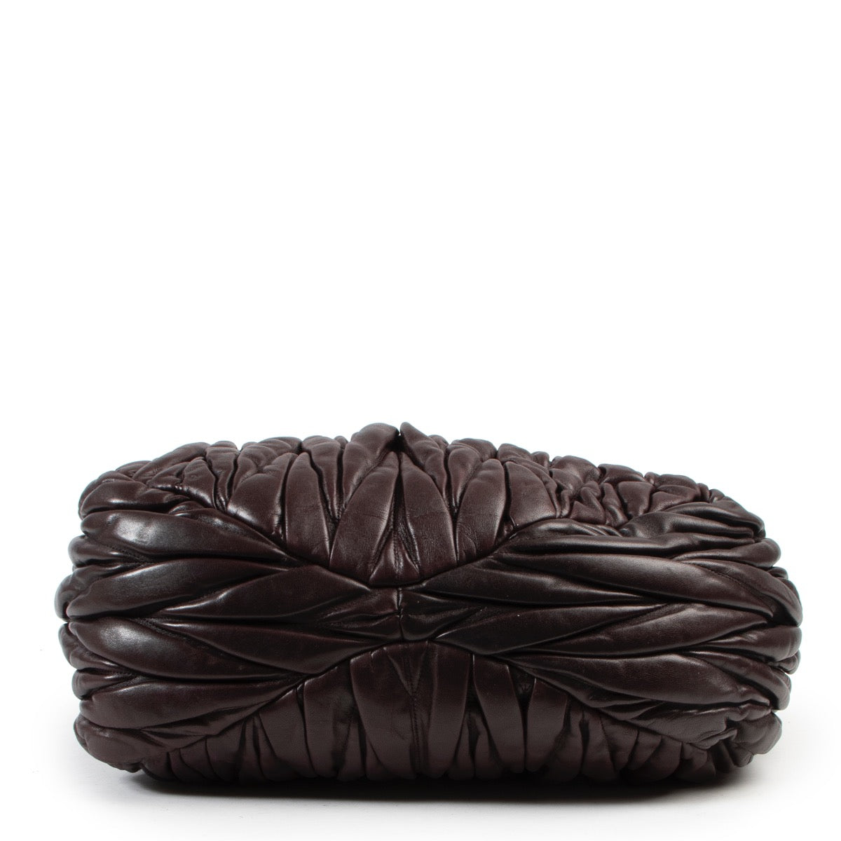 Achetez un authentique sac Mis Miu Matelasse en cuir brun d'occasion au juste prix.