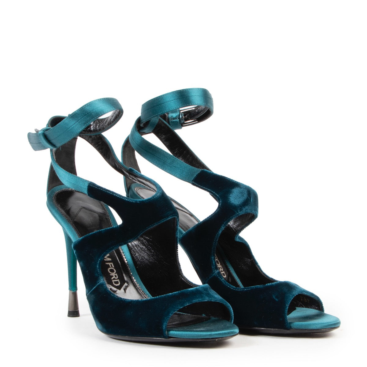 Achetez en ligne en toute sécurité des pompes d'occasion Tom Ford en daim bleu en taille 38.