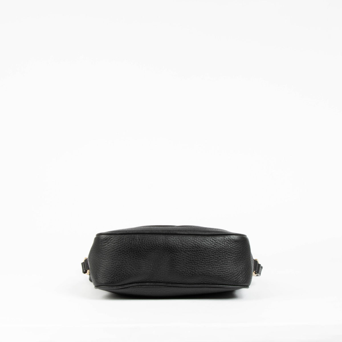Authentic pre-loved Gucci Black Leather Soho Disco Crossbody Bag on Labellov.com