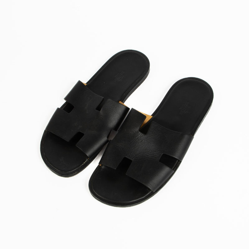 Authentic pre-loved Hermès Black Izmir Sandals - Size 44 on Labellov.com