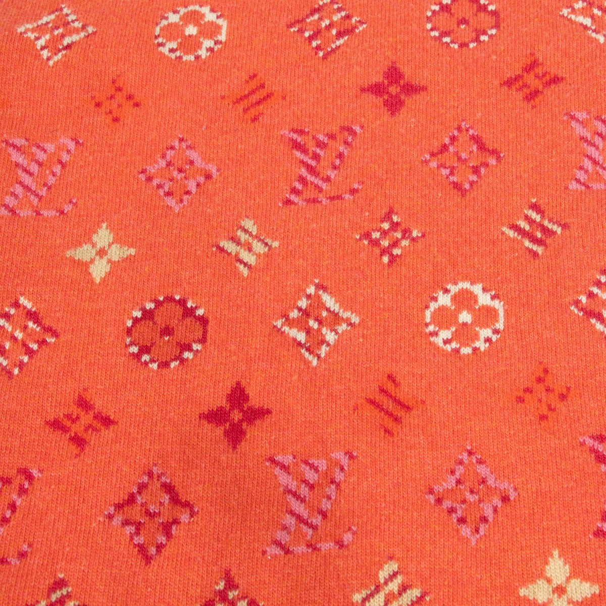 Shop this 100% authentic Louis Vuitton Rose Pop Monogram Scarf at Labellov.com