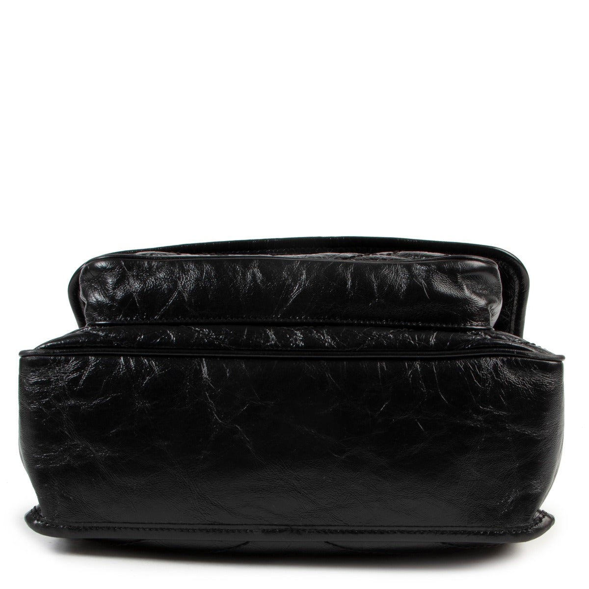 Buy a Saint Laurent bag safely and for the right price.